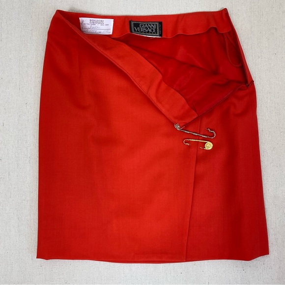 GIANNI VERSACE COUTURE Vintage Skirt & Two Versace Safety Pins - Picture 6 of 14